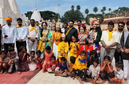 कृष्ण जन्माष्टमी पर भव्य झांकी के साथ निकली विशाल शोभायात्रा, भक्ति गीतों और पारंपरिक नृत्य से कृष्णमय हुआ नगर