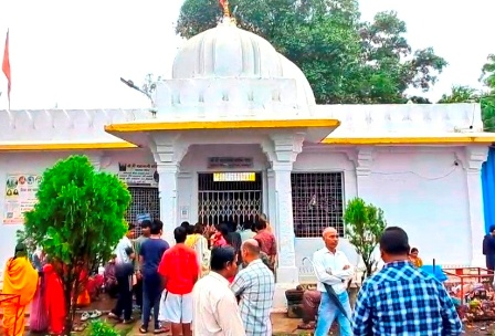 ऐतिहासिक मंदिर में चोरी, ताले तोड़कर दानपेटी से नकदी ले गए चोर : सीसीटीवी में भी तोड़फोड़